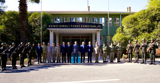 Abdullah_Erin47's tweet photo. İlimizi teşrif eden Cumhurbaşkanımız Sayın Recep Tayyip Erdoğan’a, Barış Pınarı Harekatı’na ve ilimizin genel durumuna yönelik brifing arz ettik. #BarışPınarıHarekatı https://t.co/9fUOjayshn