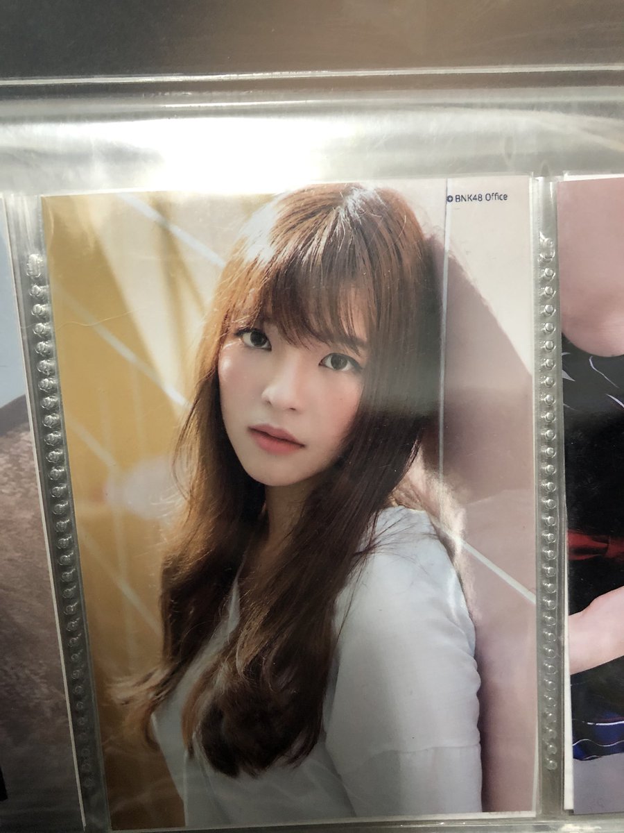 xsnowwolfx1's tweet photo. รูปสุ่มฟตบอร 500 แท่งไฟ150 เข็มกลัดอร+แมกเน็ต150 แถมผักขม #ตลาดนัดBNK48 https://t.co/fgwGblCYbz