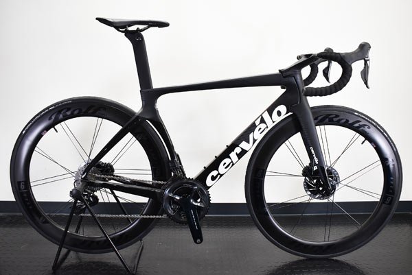 CozyBicycle's tweet photo. 先日、CERVELO（サーベロ）のエアロロードバイク「S5 DISC」を納車しました。
ホイールは「ROLFPRIMA ARES6 DISC」。
ブラックカラーで統一された「シブ過ぎる」1台です。
https://t.co/XZdNTDWxHx
 #s5disc #サーベロ #cervelo https://t.co/nRvJmTPsCF