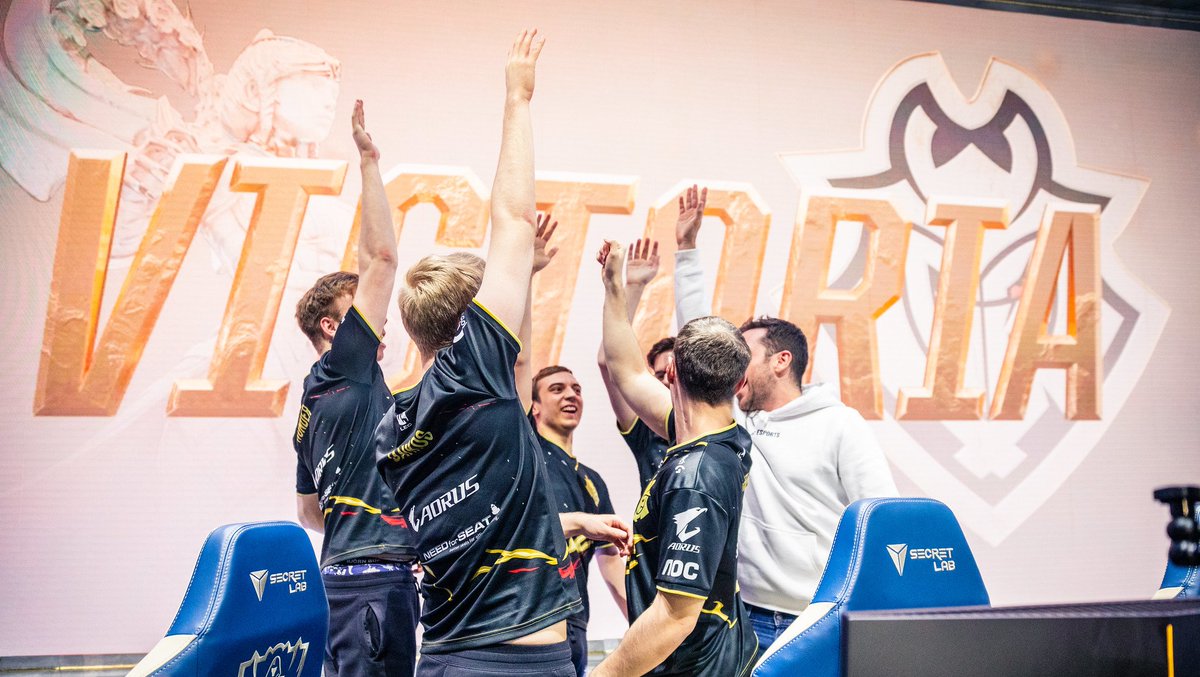 G2esports's tweet image. THE KINGS OF EUROPE BOW TO NONE!

Europe's last hope stands victorious. Paris, @FPX_Esports, we're coming for you! 

PARIS, VOS ROIS ARRIVENT ! 

#G2WIN #G2GrandSlam #Worlds2019