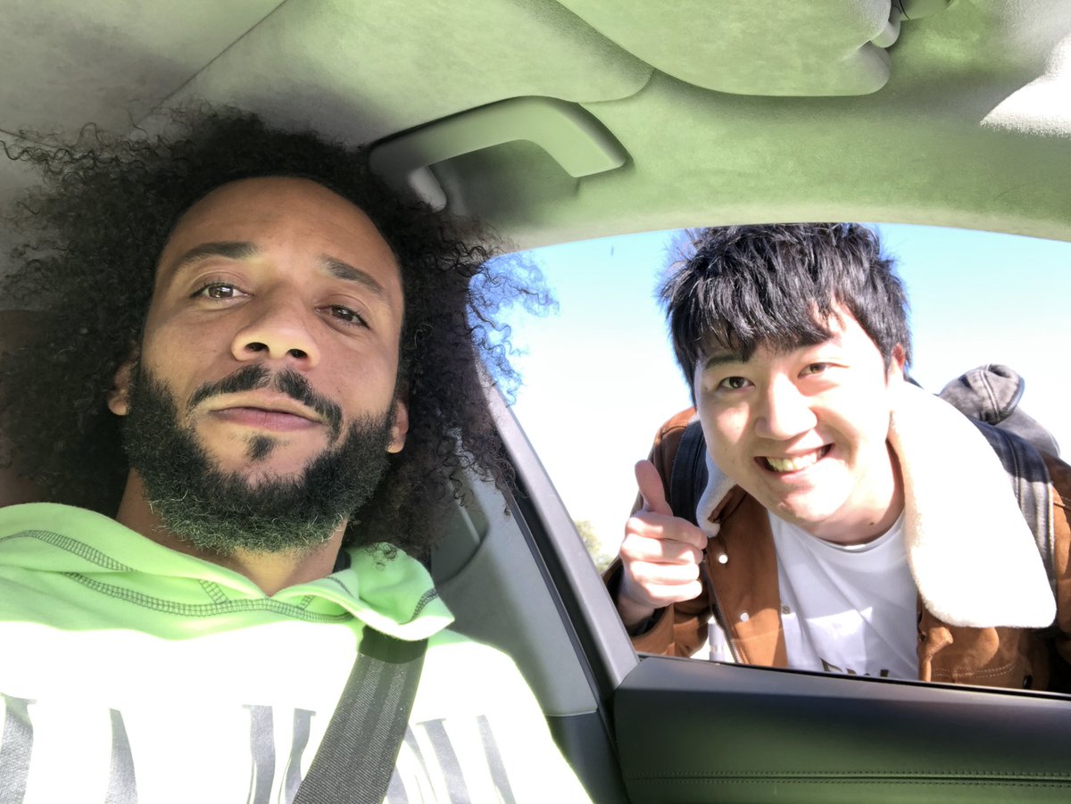 610daisuke118's tweet photo. レアル出待ち行ったらアザール以外みんな止まってくれた奇跡👍
裏だと出待ち全然いないし。飛行機の時間もっと遅くすればよかったって言う後悔… https://t.co/NeLGhiCHlT