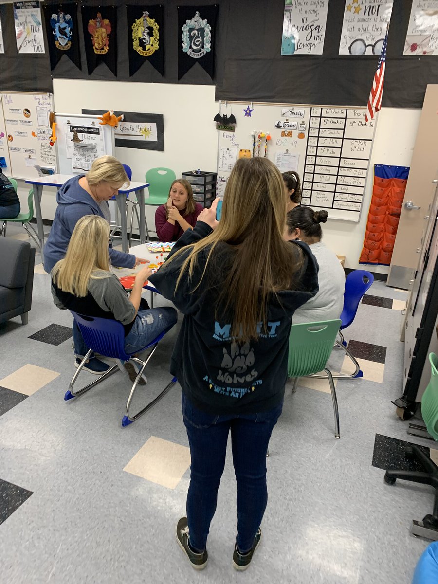 Ice breaker highlights importance of communication. Bravo @mrs_dilworth <a href="/jenndefazio/">Jenn De Fazio Canter</a> <a href="/mrs_ekutcher/">Erin Kutcher</a> <a href="/MViTElementary/">Mountain View</a> #teacherleaders #PLC #simischools