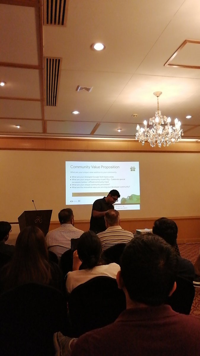 techgeekspak's tweet photo. @SaadGH from @Google explaining how to build long term relationships while describing community building and the factors affecting communities. #021Disrupt19 @hirasaeed__ https://t.co/fm7577at7I