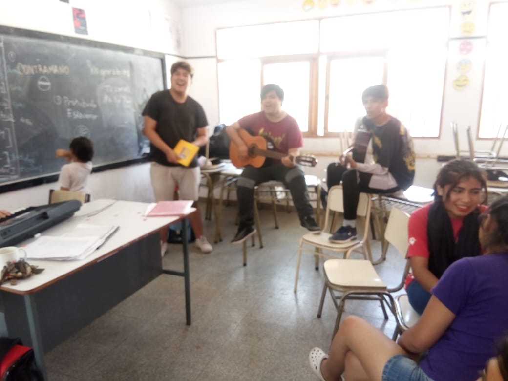 y_coros's tweet photo. El coro de libertad de ensayo de sábado @UrtubeyJM @aniberruezo @fguillesaavedra @artydance23 @MdeGobierno @MEducacionSalta @eduprensa1 @SaltaEduca2020 @EducacionAR https://t.co/KeDVjD2dbJ