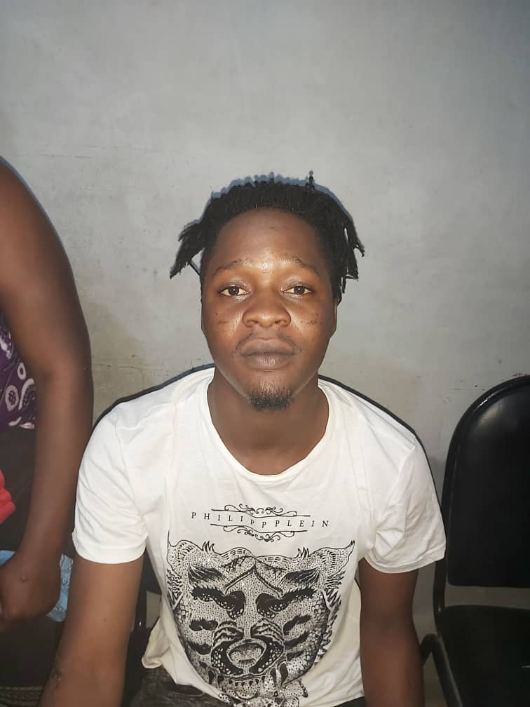 bimbo_cash's tweet photo. This guy came to our mobile banking agent office to make a transaction. He was to transfer 160,000 to our account to collect Cash in return .
The first transfer of 120k to our @gtbank account was successful . He made 100K from his GTBank and the 60K from a Sterling bank https://t.co/ymtuoW9UTQ