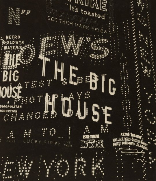 Miss_Rosen's tweet image. “Stare. It is the way to educate your eye, and more. Stare, pry, listen, eavesdrop. Die knowing something. You are not here long.” ~Walker Evans, born otd in  1903

Ph: Walker Evans L/Citizen in Downtown Havana, Cuba, 1933. R/ Times Square, Broadway. 1930.