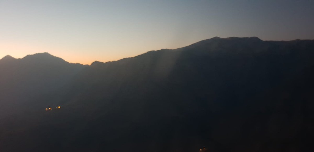 Burası Şırnak. Burası Cudi. Şimdi helikopterden çektim fotoğrafı. Orada ışığı yanan evdeki çocuk hepimizindir. Bütün gayretimiz her çocuğa eşit eğitim hakkı sunabilmek. Güneşin doğduğu, çocuğun olduğu her yerde eğitim...