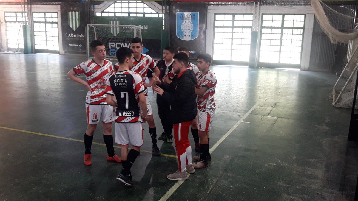 #Futsal #CuartaDivisión 

¡¡ FINAL DEL PARTIDO !! 

Banfield 4 Barracas Central 1 
(Uriel Tsangoulas) 

#Inferiores 
#VamosLosGuapitos 
#VamosBarracasCentral