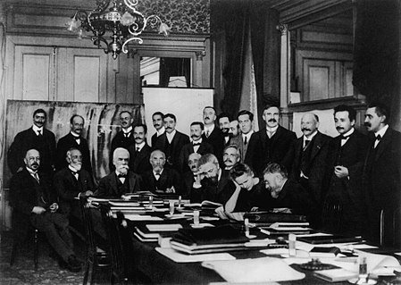 SandraFerrerV's tweet photo. Primer congreso científico Solvay (1911).
Marie Curie  fue la única mujer que acudió https://t.co/u0ofHjtSEz