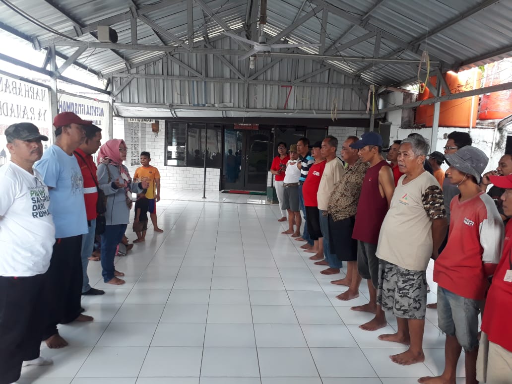 kelkarangayu's tweet photo. Minggu (03/11) kerja bakti warga RW 1 dan 2 Kel. Karangayu di sungai Damarwulan brsma Lurah Karangayu beserta perangkat dan DPU, bergotong royong membersihkan sedimentasi sekitar sungai &amp; sampah yg menggenang.
@hendrarprihadi @mbakITASMG @Kec_SMGBarat @tartikaho @pu_kotasemarang https://t.co/Ulv9TSuejR