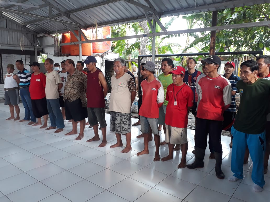 Minggu (03/11) kerja bakti warga RW 1 dan 2 Kel. Karangayu di sungai Damarwulan brsma Lurah Karangayu beserta perangkat dan DPU, bergotong royong membersihkan sedimentasi sekitar sungai &amp; sampah yg menggenang.
<a href="/hendrarprihadi/">Hendi (Hendrar P)</a> <a href="/mbakITASMG/">HevearitaGunaryati R</a> <a href="/Kec_SMGBarat/">Kec Semarang Barat</a> <a href="/tartikaho/">tartik</a> <a href="/pu_kotasemarang/">DPU Kota Semarang</a>