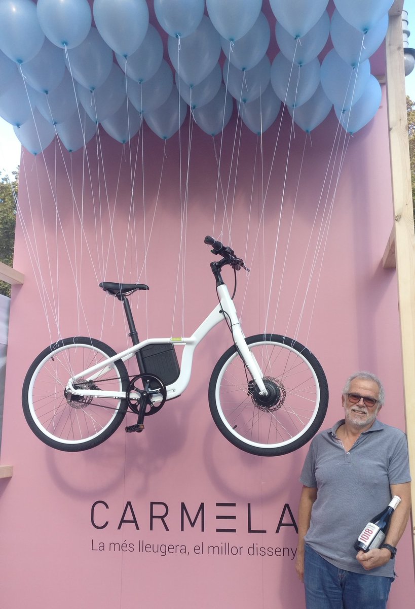 Amb els nostres amics de #carmelabikes que han servit el nostre vi a #Expoelectric2019