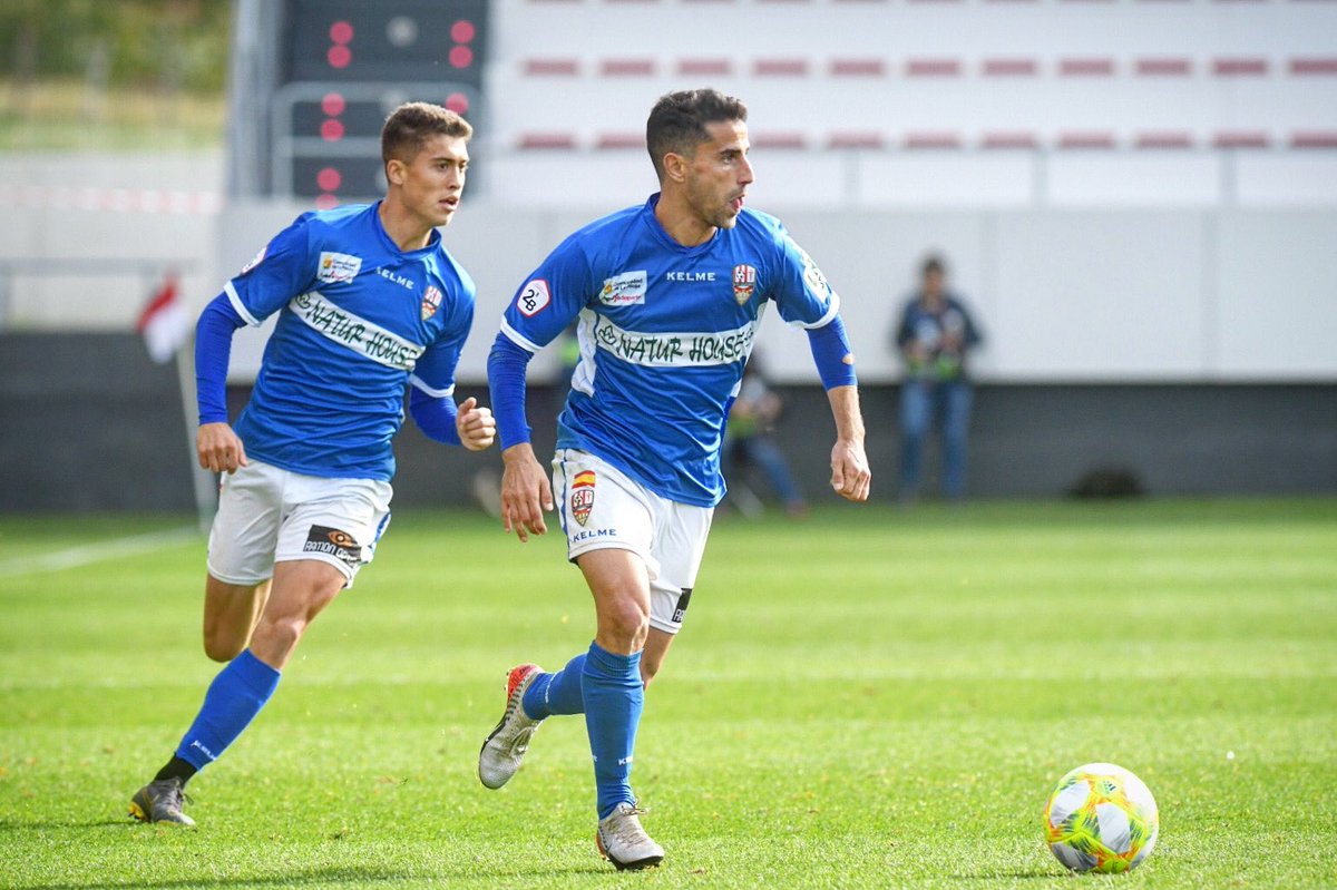 rubenmartinez23's tweet photo. No hemos podido conseguir la octava! A corregir errores y a trabajar duro para que el sábado volvamos a conseguir los 3 pts. Gracias a todos los que os habéis desplazado a Lezama. El Sábado a Las Gaunas. Aupa Logroñes 🔴⚪️ https://t.co/roiIj8dDsM