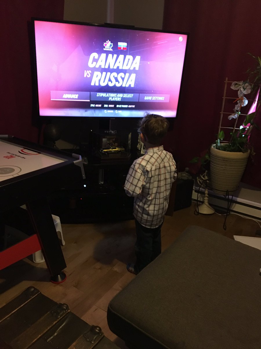 MylaineBe's tweet image. Getting ready for Tuesday while playing #NHL19 this morning