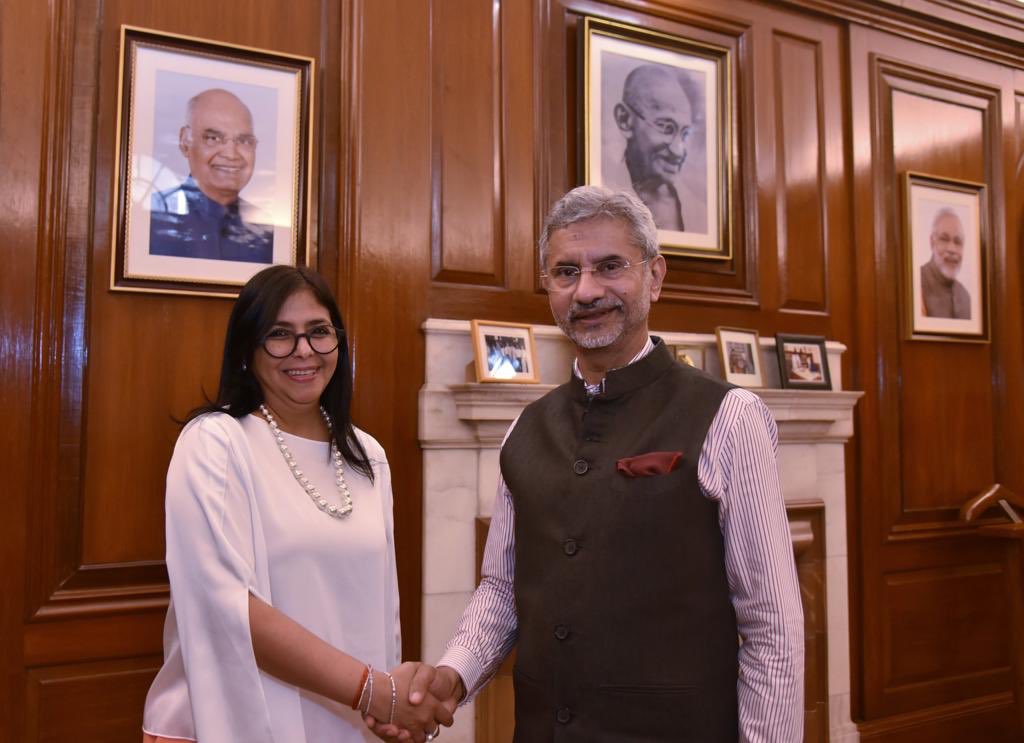 mippci_ven's tweet photo. 📢 !Así Lo Dijo!
VP. @DrodriguezVen:
De regreso a la Patria luego d una extraordinaria visita a la India para reforzar nuestros lazos multilaterales y bilaterales! La paz es nuestro único camino para construir lazos de amistad y cooperación con las naciones.

#ManosFueraDeCuba https://t.co/khSYtxyVJG