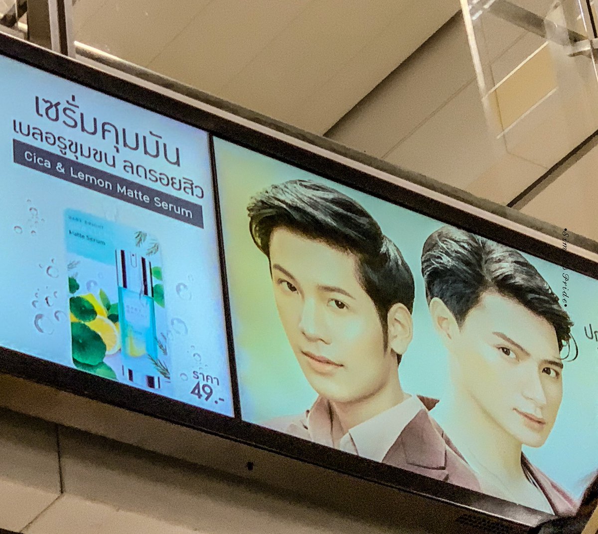Simbastjinx's tweet photo. ยกโทรศัพท์ไม่แทบไม่ทัน เงยหน้ามาคือน้องมาพอดี.🦁🐢
#SingtoPrachaya
#KristPerawat
#CicaandLemonMatteSerum
#AntiAcPowderPact
#BabyBright
#ทีมพีรญา https://t.co/EClhCysaGO
