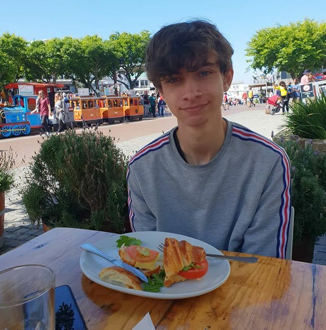 JoshThirion's tweet photo. Lazy Sundays with family... #family #lazysunday #lunch #waterfront #sunny #spring #croissant #relaxing https://t.co/V8AqjobEAO https://t.co/TEMfGeOBc6