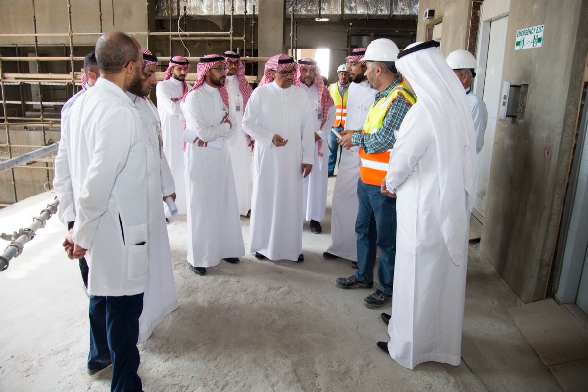 ksumedicalcity's tweet photo. معالي مدير #جامعة_الملك_سعود أ.د بدران العمر يزور المشروع الجديد لـ #مركز_طب_الأسرة في #المدينة_الطبية_الجامعية بحضور المدير التنفيذي للشؤون الصحية و المدير التنفيذي للتشغيل و عدد من منسوبي المركز  و الإدارة العامة الهندسية الجهة المشرفة على تنفيذ المشروع https://t.co/tl2l8s3XsF