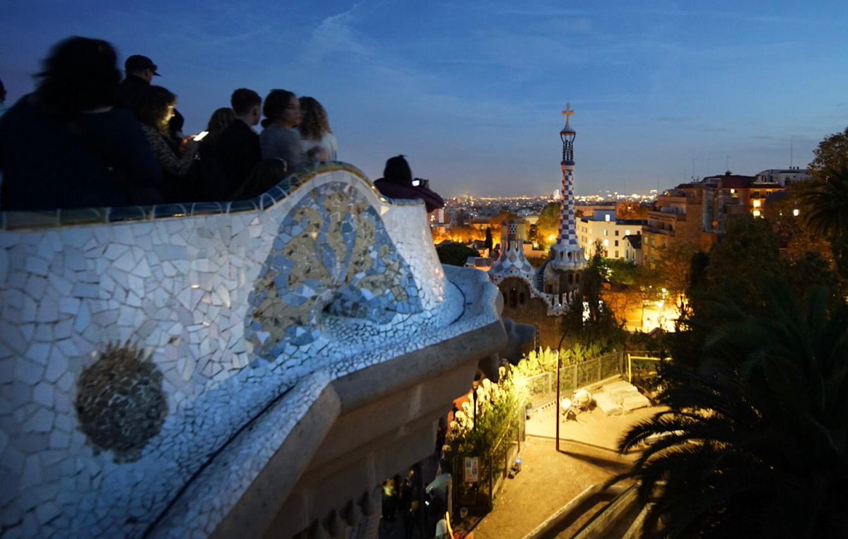 VagamundosViaje's tweet photo. Diego ha aprovechado este puente para volver a #Barcelona Y #Gaudi y el modernismo son los protagonistas de este paseo fotográfico. 1. Casa Vicens. 2. Casa Milá (La Pedrera). 3. Casa #batllo 4. Atardecer en el Parque #güell ¿Con cuál te quedas? #barna #catalunya https://t.co/M7QVaxapWB