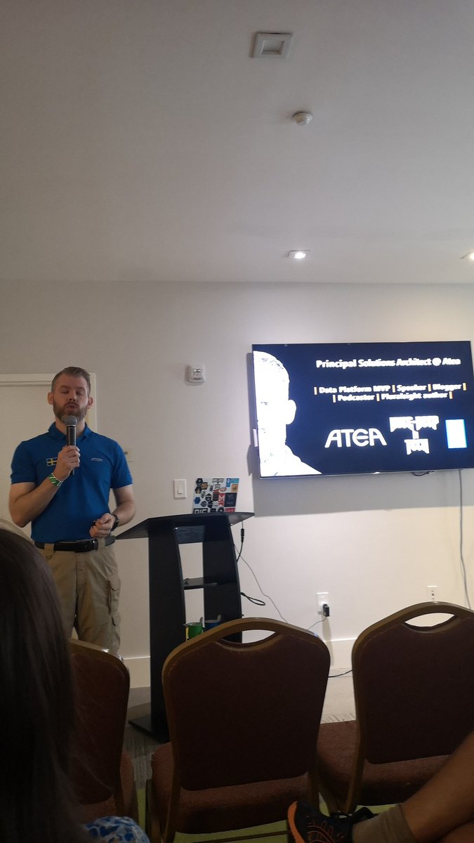 stoms's tweet image. Star wars and machine learning with @arcticdba #atea #MSIgnite #KneeDeepinTech  @AteaNorge