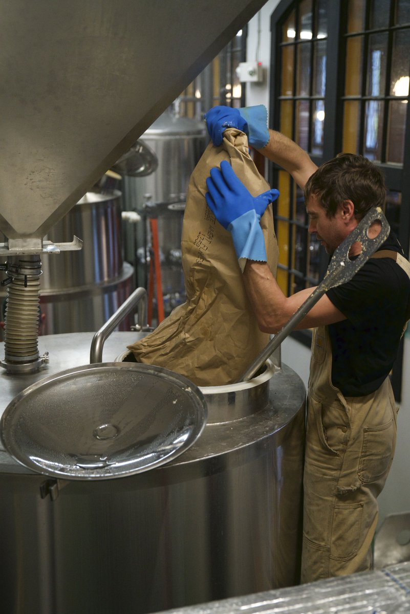 You could be drinking this on Wednesday 🧪🧪🧪

Find out more, here: buff.ly/2raVB4H
.
.
#nhbeer #newhampshire #craftbeer #drinknh #drinklocal #makemineasmutty #beerevent #drinklocal #smuttlabs #smuttYum