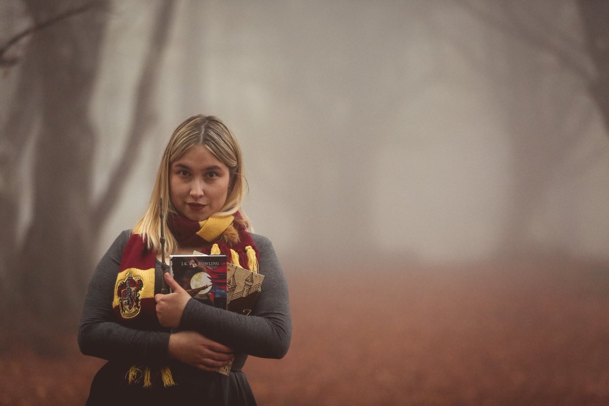 la_genna's tweet photo. I solemnly swear that i am up to no good... ⚡
#harrypotter
#halloween 
#halloweenmakeup 
#harrypotter 
#harrypottermovies 
#hogwartsmystery 
#hogwarts 
#wizardingworld 
#autumn 
#platform9¾
#shooting 
#shootingday https://t.co/dGPsp96vag