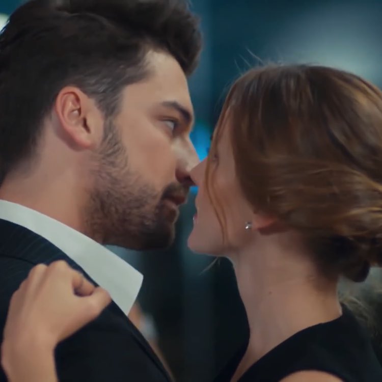 artık öpüşün canıma tak etti 

HerSalı ElimiBırakma