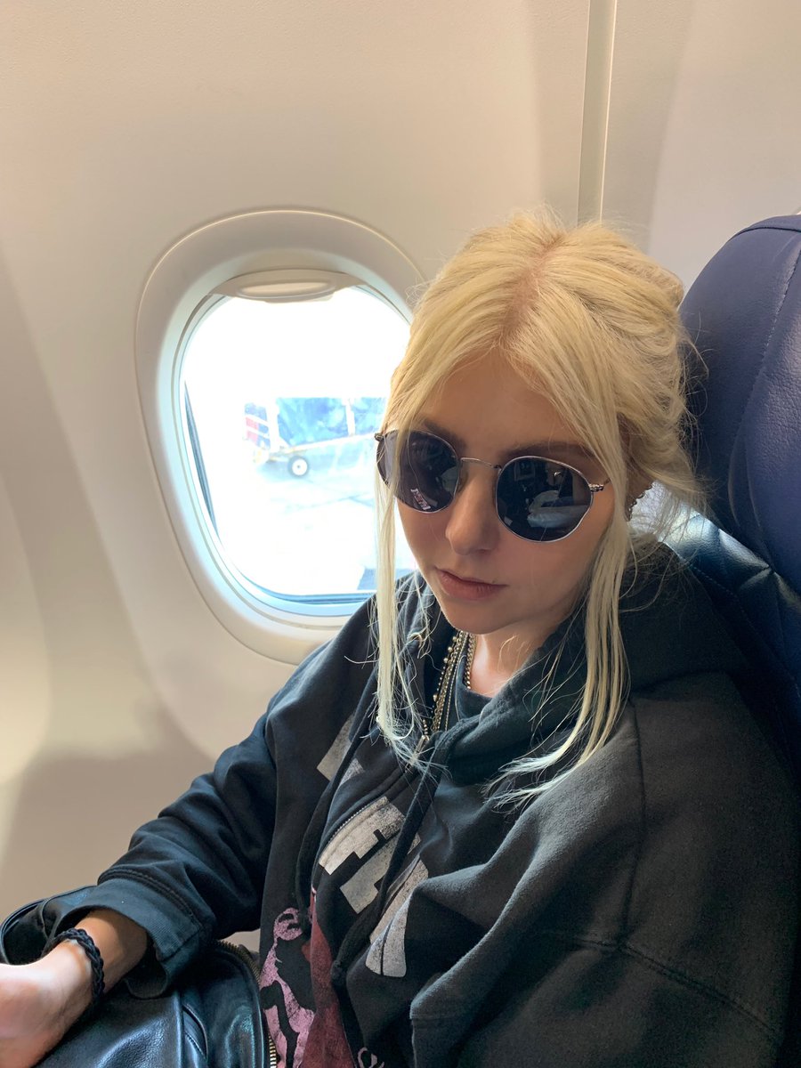 taylormomsen's tweet photo. #Seattlebound https://t.co/Sx1uD3EQh5