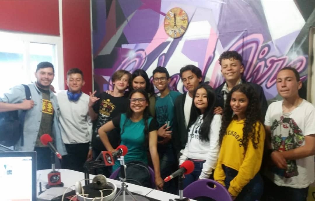 <a href="/subalealaradio/">subalealaradio</a> con el profe #CarlosRodriguez y su equipo de trabajo del programa #MentesRebeldes del IED Gerardo Paredes. Escúchalos todos los sábados de 2 a 3pm por <a href="/Subaalaire/">Suba Al Aire 88.4 F.M</a> No olvides darle play a subalealaradio.com