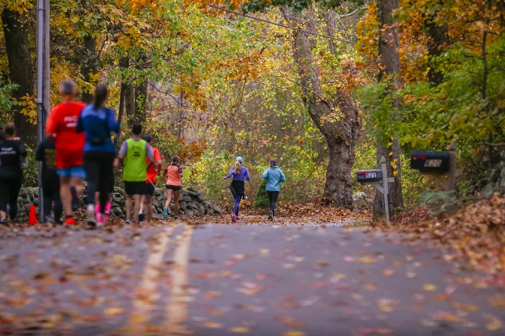 RaceTheRhode's tweet photo. One less hour of daylight for our runs.  Boo.  But Fall is still the best time of year to hit the Rhode.  #optoutside

#rhoderaces #rhoderacesri
#runthe401 #runri #run401 #runrhodeisland
#halfmarathon #running
#runspiration #runnersofinstagram #runhappy 
#bibchat #runchat https://t.co/I2XAS2rSPS