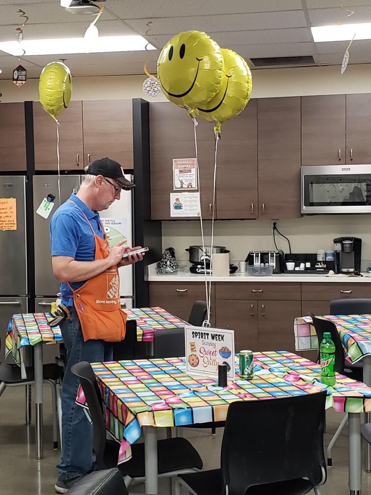 HomeDepot2739's tweet photo. Sweet & Salty Sunday at 2739! What’s your favorite snack food? #MWspiritweekD244 @Bolton_Tara @Michael48706 @amytlawrence1 @GrimardSue https://t.co/XVq5V5xiIS