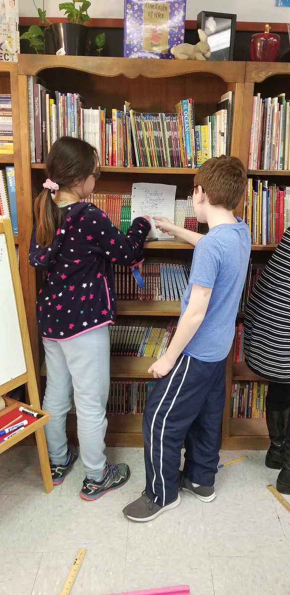 lee_paulah's tweet photo. 5th grades are working hard to construct their rollercoaster designs. https://t.co/Q7TCpyYec8