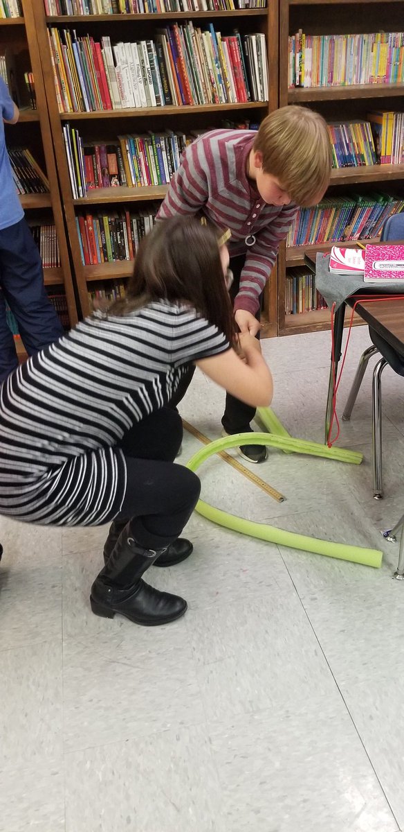 lee_paulah's tweet photo. 5th grades are working hard to construct their rollercoaster designs. https://t.co/Q7TCpyYec8