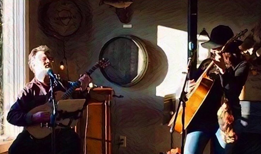 TheGlimpses's tweet photo. Autumn music is its own kind of fire 🍁
So nice to be back at @twinoakstavern yesterday.  #vamusic 
#singersongwriter #folkrock #Americana
#singer #song #writer 
#virginiaisforlovers https://t.co/vFMHAtKq9z