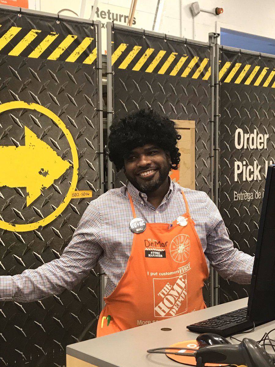Melissa_Mickle's tweet photo. Having a little fun with Decades Day at 6843 Middletown on Friday ☮️ https://t.co/ytNdp9FuOq