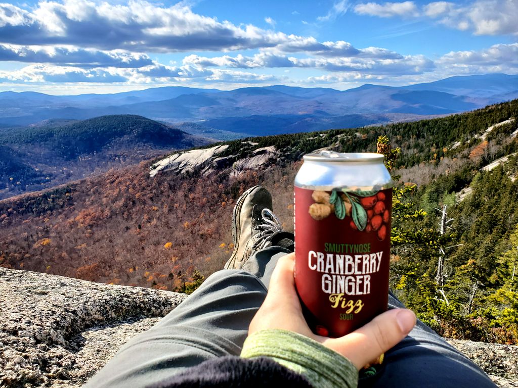 If this view is wrong, then we don't want to be right.
.
.
#nhbeer #newhampshire #craftbeer #drinknh #drinklocal #makemineasmutty #beerevent #drinklocal #beerporn #smuttYum
