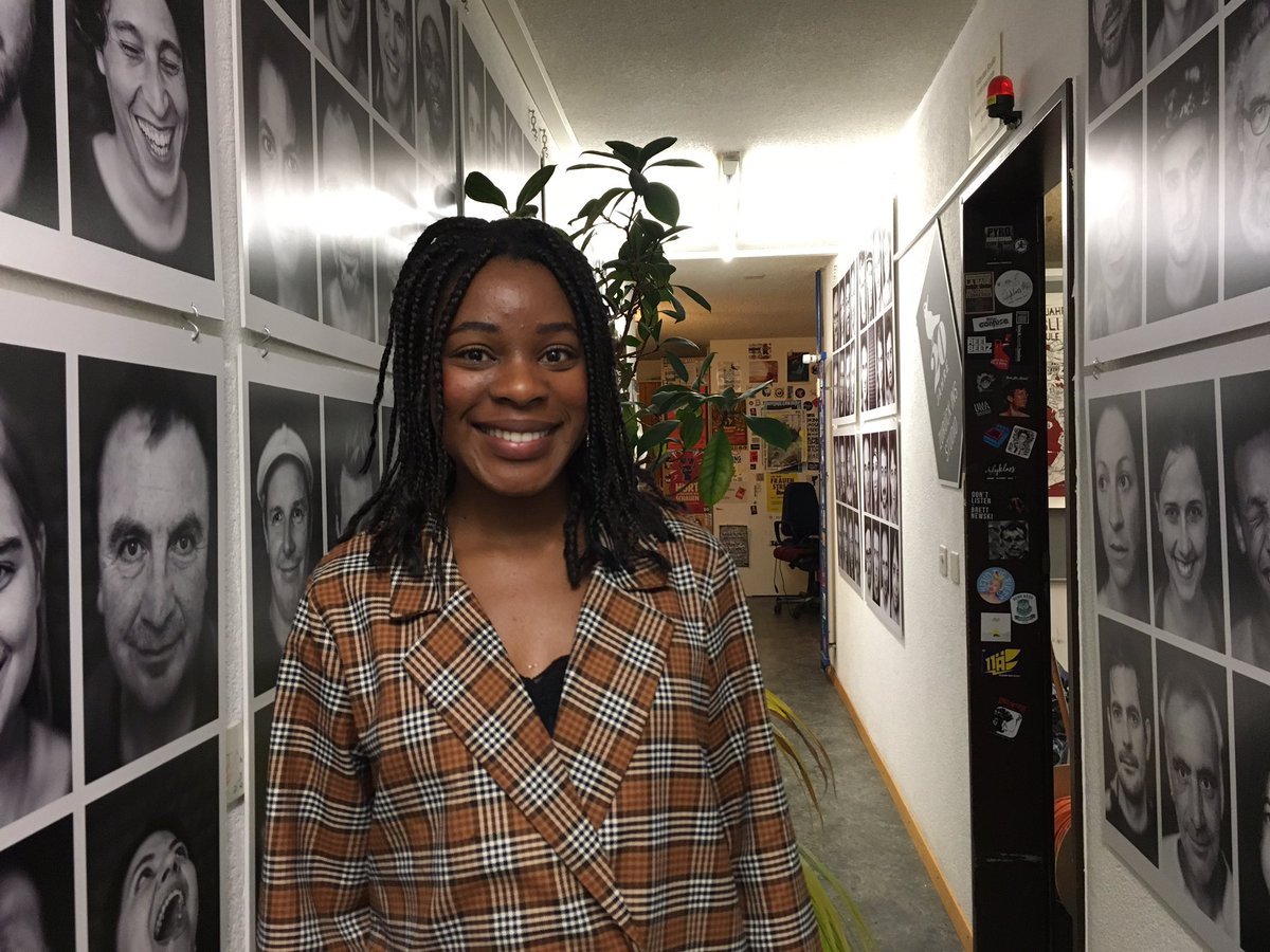 Carnotzet's tweet photo. #PODCAST | Mademoiselle Afra Kane chante de la soul sur #RaBe et partage son engagement pour toutes les femmes dans un #interview engagé. Retrouvez-la sur la scène de @FRI_SON le 12.11 pour la soirée d’action #cestpourtonbienmamie!
[ ►] https://t.co/9zHshTilst https://t.co/PW0UykOGSx