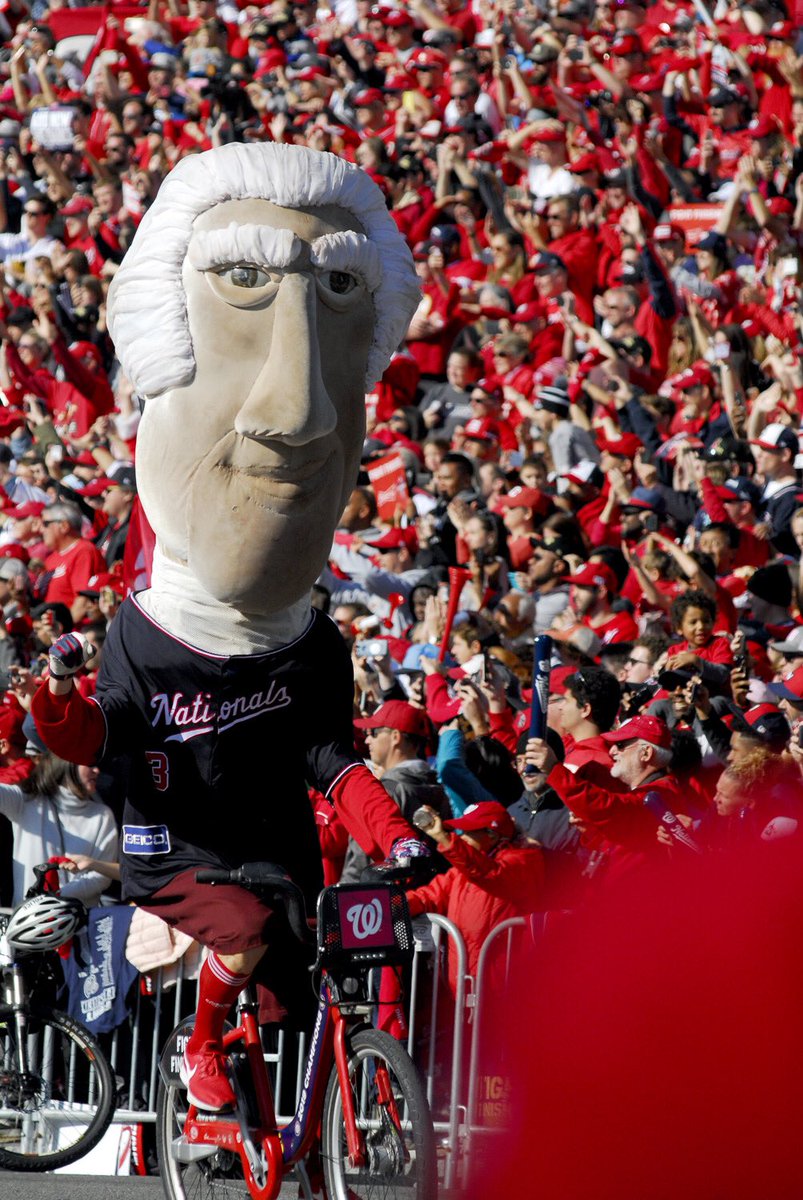 Had a great time at the Nats victory parade yesterday. Crowd is ready..!