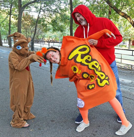 ThisIsYourAlien's tweet photo. Best family E.T. costume of #Halloween2019 https://t.co/sE6S1h8vko #Reesespieces #ETtheExtraTerrestrial https://t.co/AsjxDWffcd