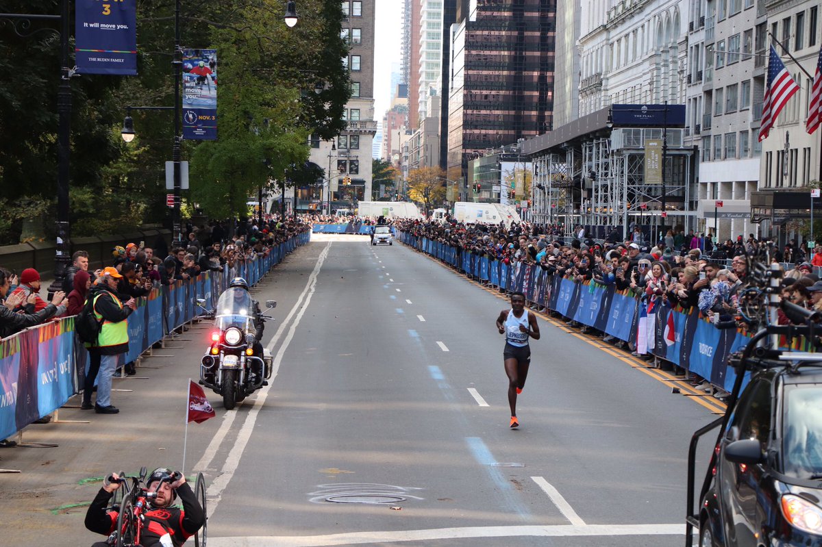 nycmarathon's tweet photo. The #TCSNYCMarathon Champion Joyciline Jepkosgei! https://t.co/0HrQ7HuuKi
