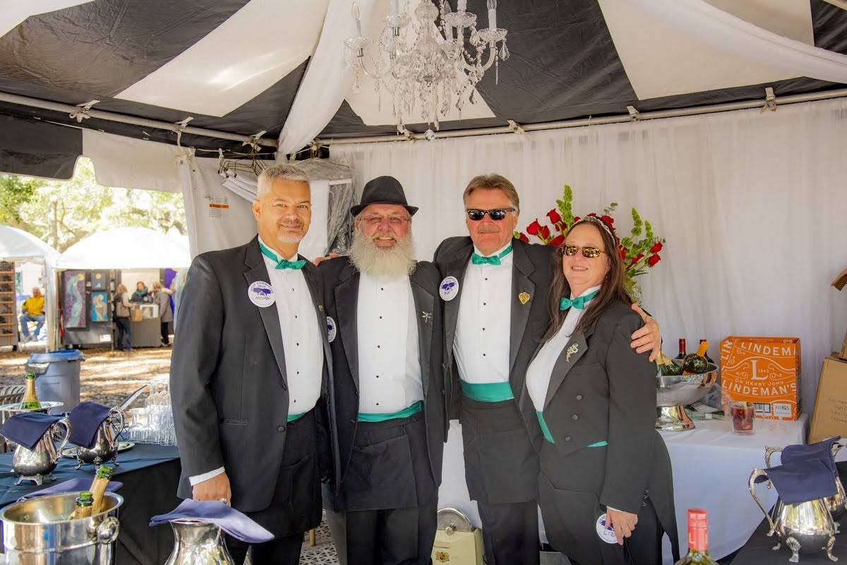 ggafest's tweet photo. The Champagne Tent is always a crowd favorite 🥂 Stop by for a little bubbly 🍾 https://t.co/aJ5hv11JNK