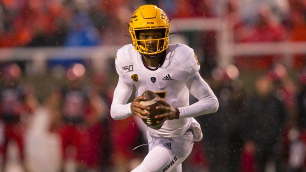 SuperWestSports's tweet image. Who Wins this Week 11 Matchup?

RT   for Arizona State
Like for USC

#ForksUp #FightOn