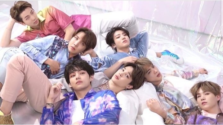 Kimeun2802's tweet photo. Omg
#bts2020seasonsgreeting
#BTSARMY 
#BTS 
#ARMY
#방탄소년단 https://t.co/lY1xS5uLhr