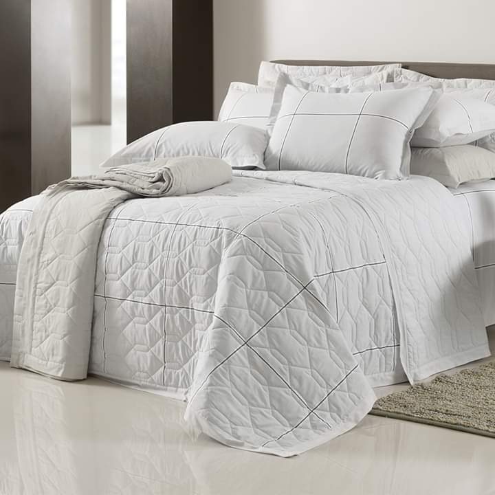 KarstenOficial's tweet photo. Você merece uma cama aconchegante para relaxar. O jogo Antoni possui o conforto do 100% algodão e as linhas elegantes trazem mais charme para o quarto ❤️ https://t.co/zLh2XcseEt