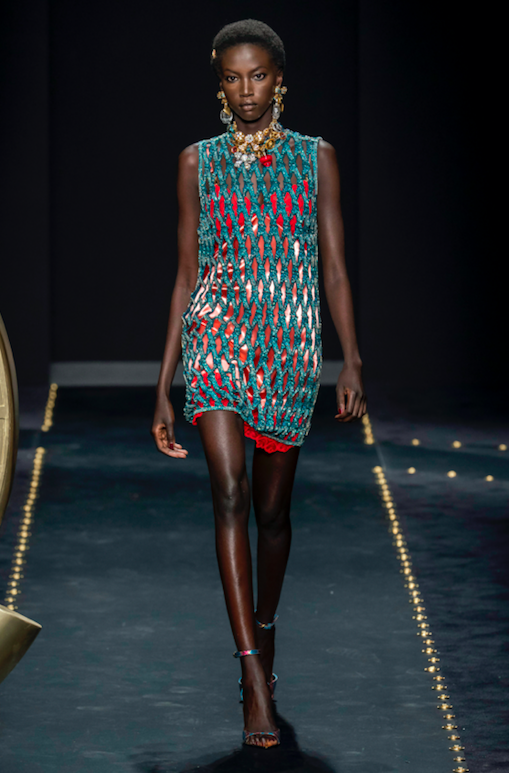 davelackie's tweet photo. A beautiful look from Versace's fall/winter ready-to-wear collection during Milan Fashion Week. #VersaceBrightCrystal https://t.co/26x4vSMiTv