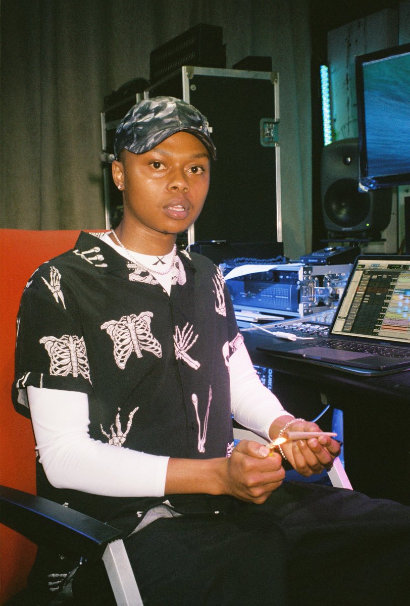 1boywanda_'s tweet image. bad guy$

@reece_youngking 
@MashBeatz_TWC 
@WordzThaPrince