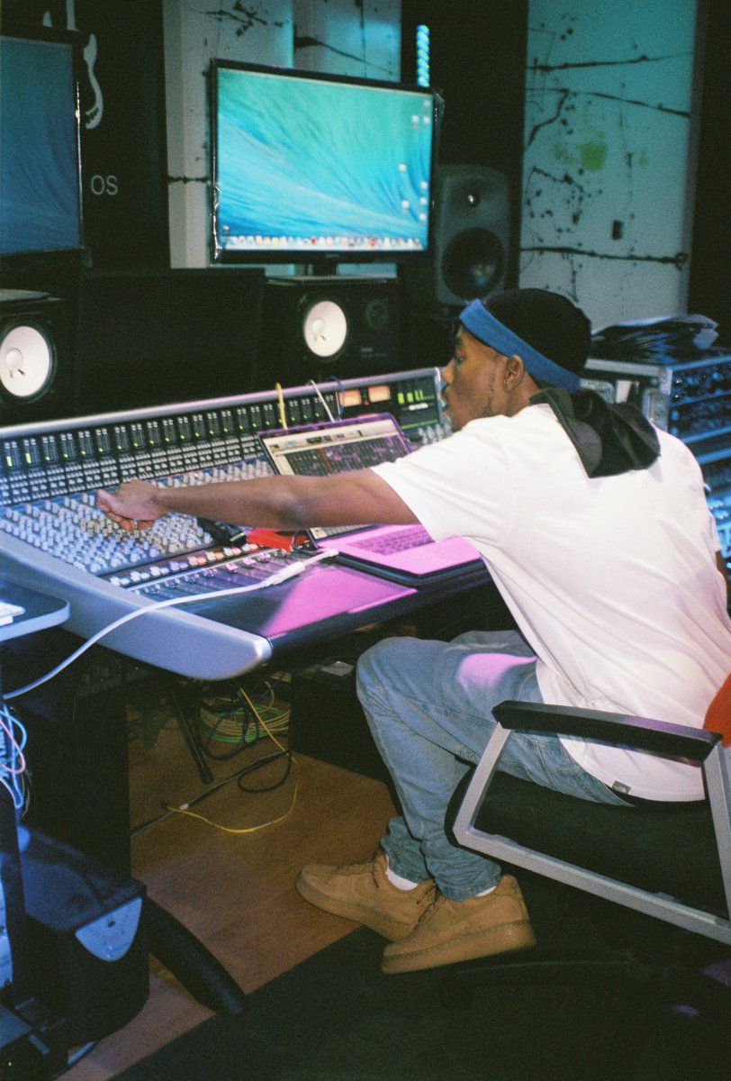 1boywanda_'s tweet image. bad guy$

@reece_youngking 
@MashBeatz_TWC 
@WordzThaPrince