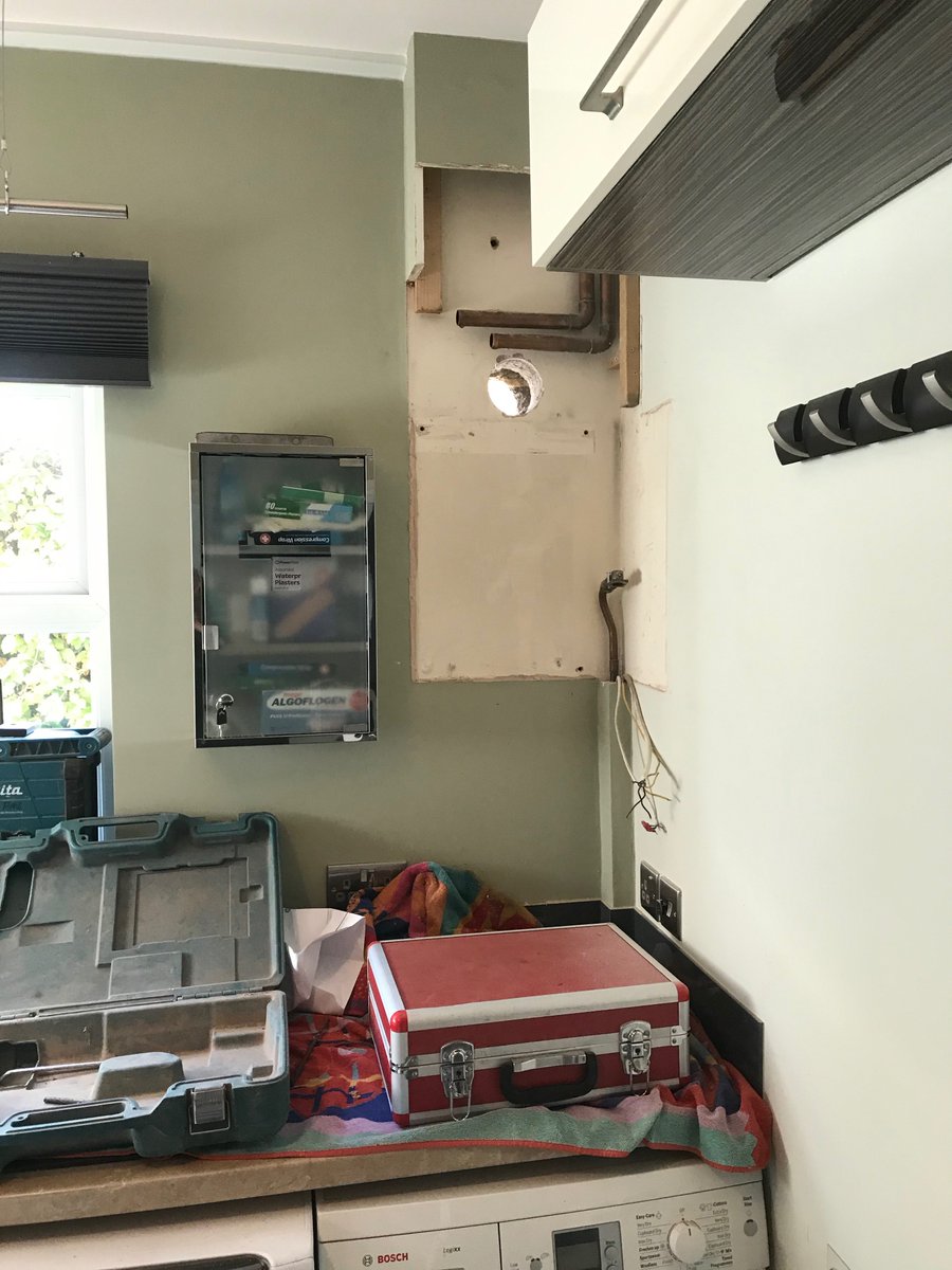 ARHeating's tweet photo. Goodbeye Potterton suprema and gravity cylinder.

Make way for the #Vaillant Ecotec 637, 250 litre unvented cylinder and #Hive internet controller. https://t.co/z1p0JLksul