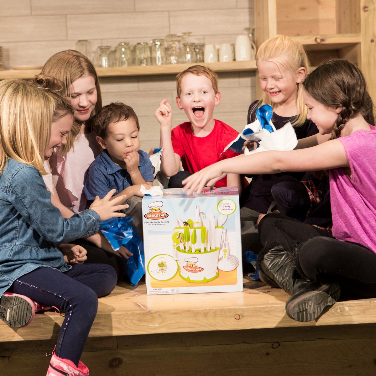 CuriousChef's tweet photo. Give the gift of cooking this holiday season! 🎁We have dozens of gift kit options that allow families to share precious time together laughing and creating! #kidsgift #giftshopping #kidscooking https://t.co/iiBi3bef12