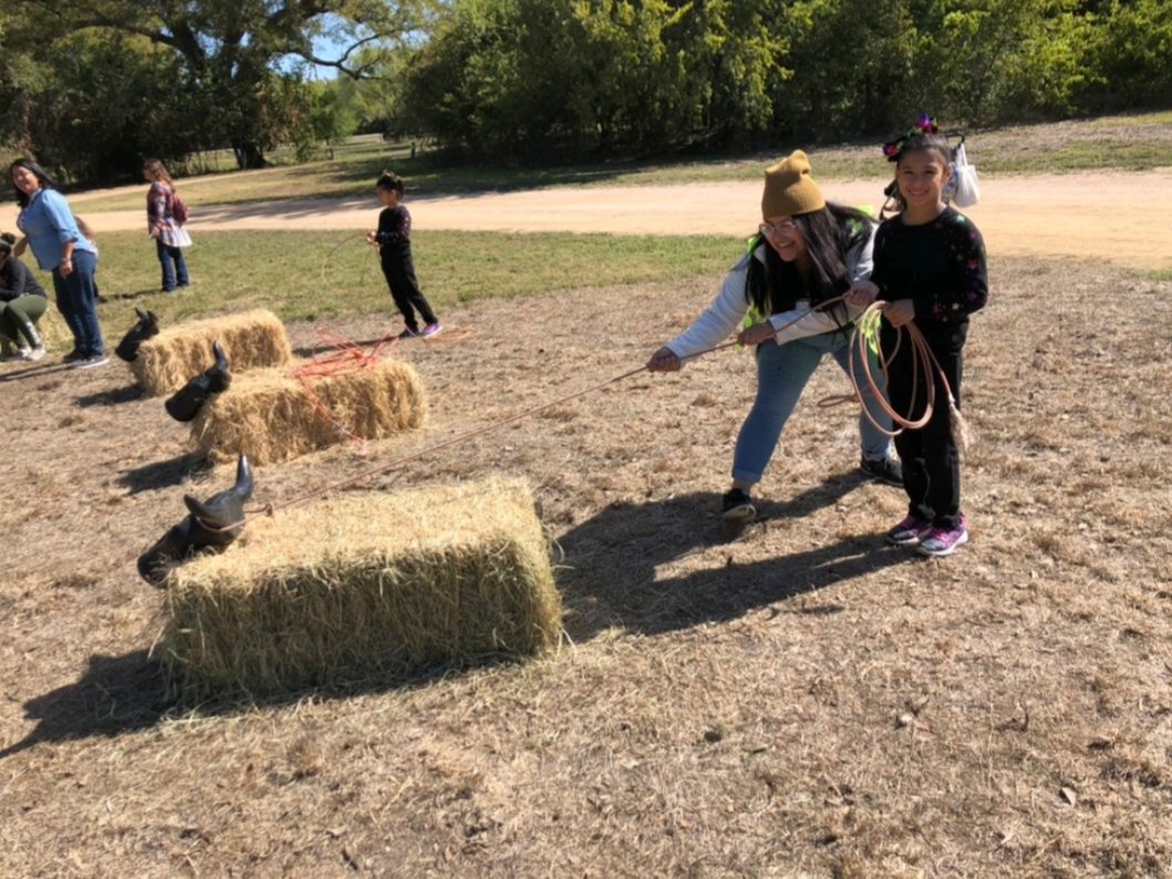 utsa_pa's tweet photo. Farm Day with our members was a lot of fun, here's a peek at the activities we participated in 🐑🤠🐮 https://t.co/7VcrRsCqLb